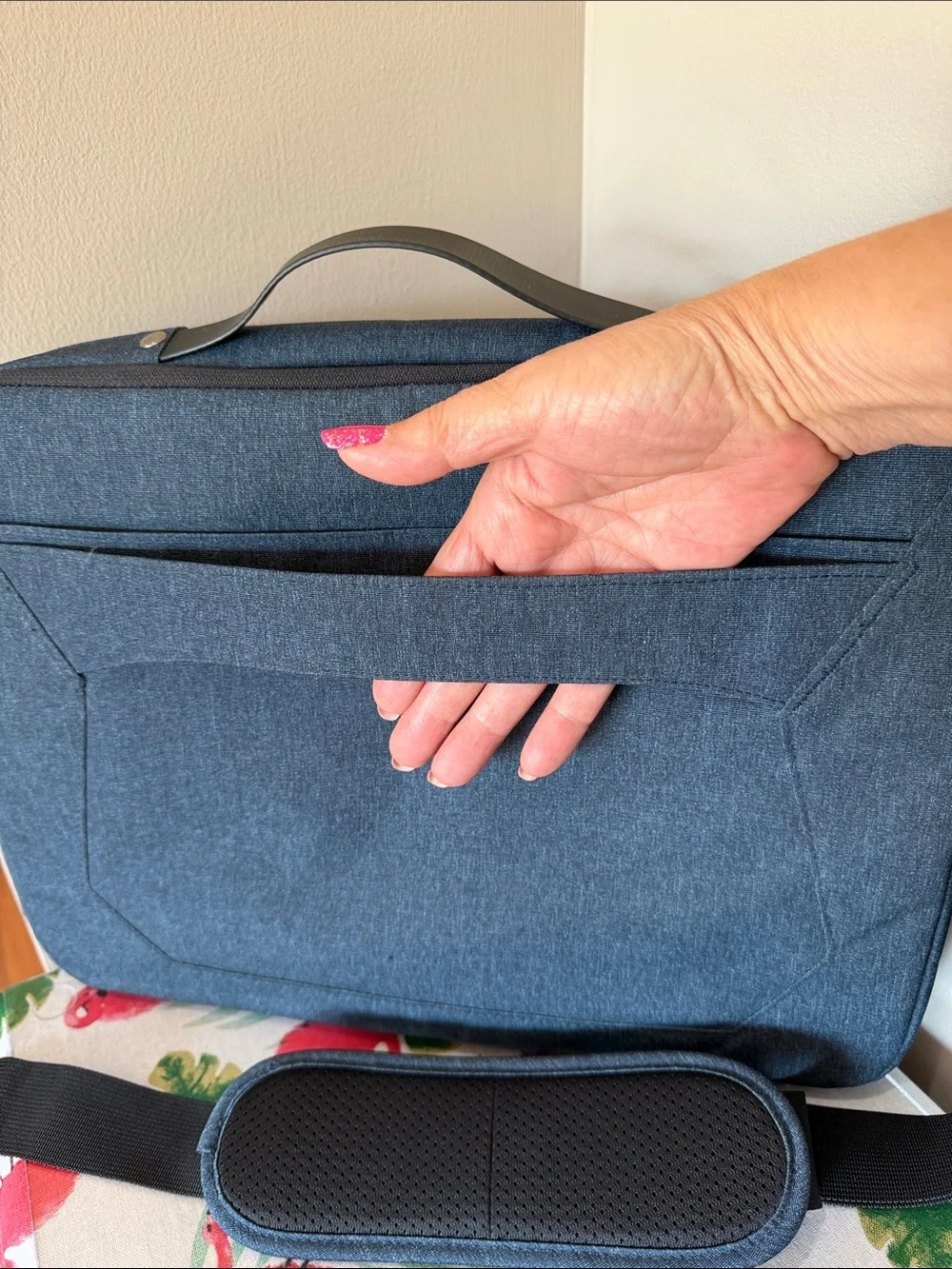 STM Australia Laptop Case With Removable Shoulder Strap NWOT